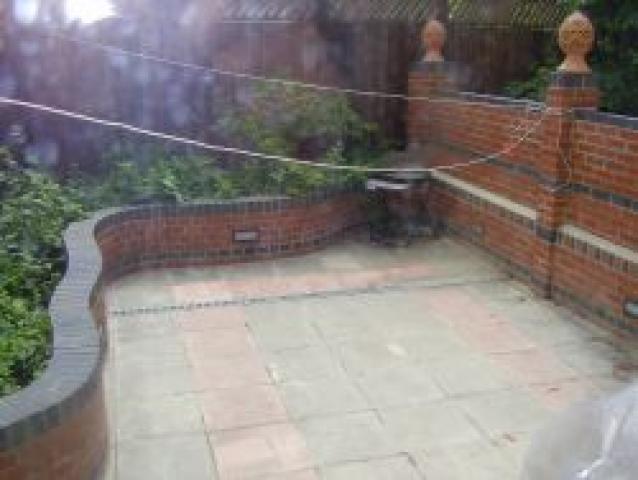 			4 Bedroom, 1 bath, 1 reception Flat			 Powis Gardens, GOLDERS GREEN NW11